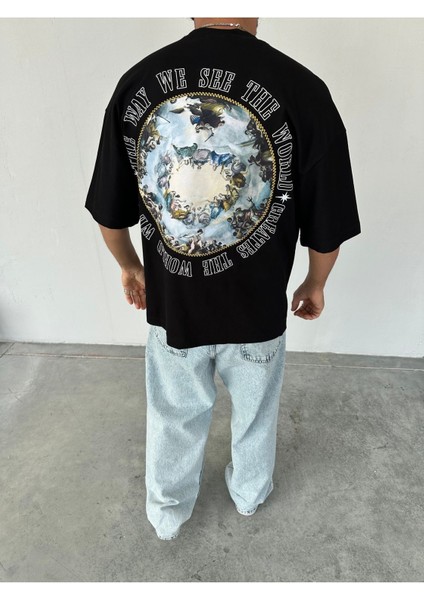 See The World Siyah Oversize T-Shirt