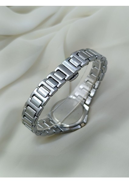 Gümüş Renk Kadın Kol Saati fırsatları