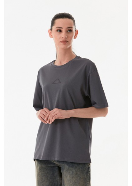 Üçgen Nakışlı Bisiklet Yaka Oversize Tişört fiyatları