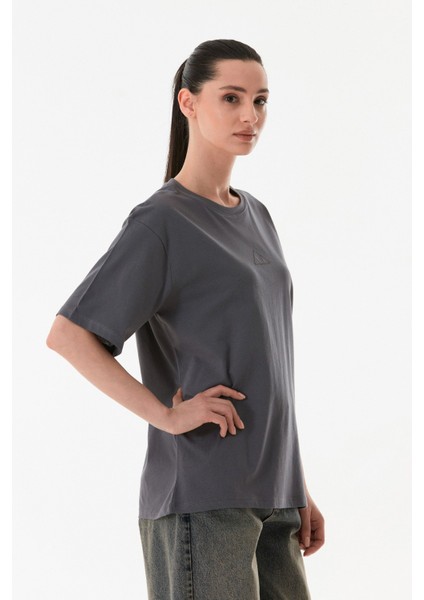 Üçgen Nakışlı Bisiklet Yaka Oversize Tişört indirimleri