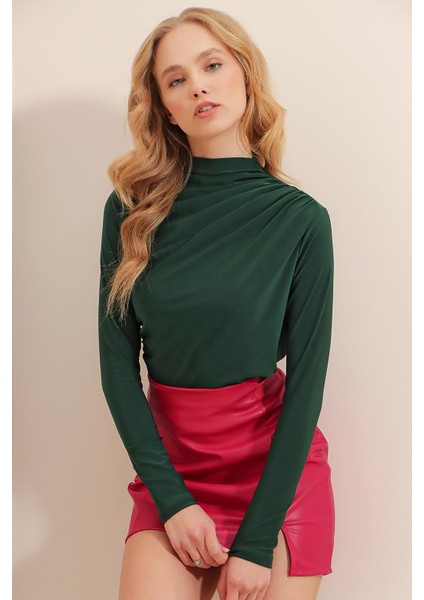 Dik Yaka Büzgülü Uzun Kollu Bluz