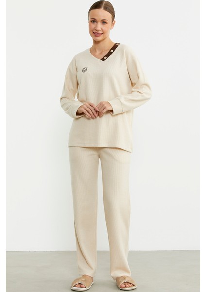 Yumuşak Dokulu V Yaka Pijama Takım - Bej