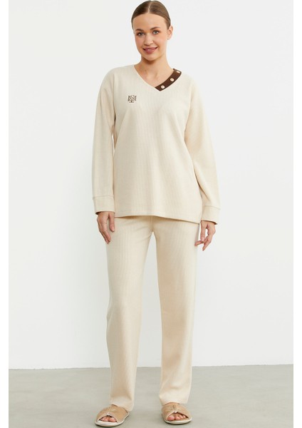 Yumuşak Dokulu V Yaka Pijama Takım - Bej fiyatları