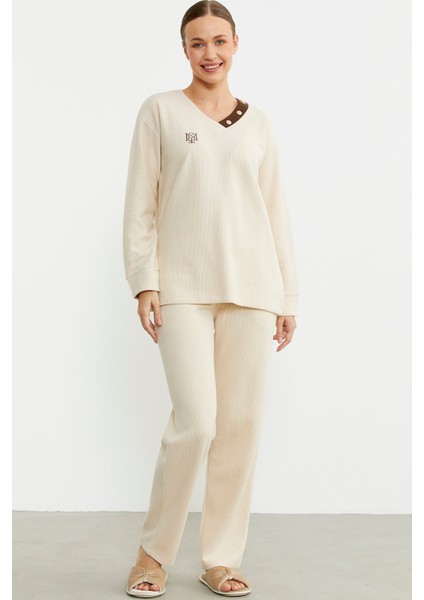 Yumuşak Dokulu V Yaka Pijama Takım - Bej fırsatları