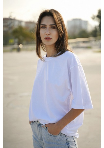 Oversize Beyaz Yarım Kollu Bisiklet Yaka Pamuk Baskısız T-Shirt indirimleri