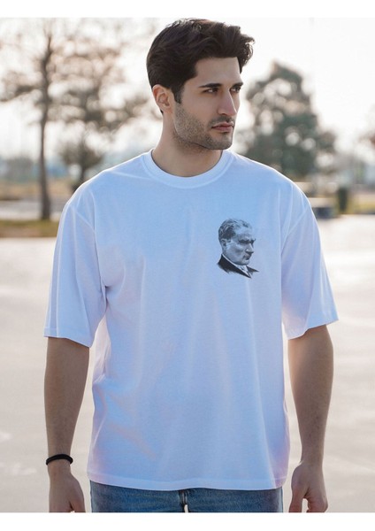 Mustafa Kemal Atatürk Baskılı Oversize Beyaz Yarım Kollu Pamuk T-Shirt fiyatları