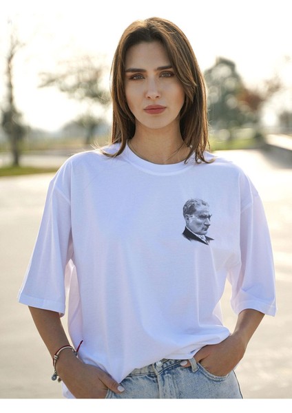 Mustafa Kemal Atatürk Baskılı Oversize Beyaz Yarım Kollu Pamuk T-Shirt fırsatları