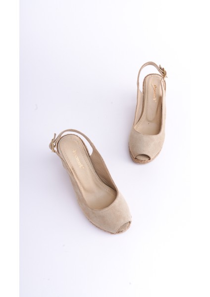 Sandy Bej Deri Süet Jüt Detaylı Burnu Açık Kadın Topuklu Sandalet fırsatları