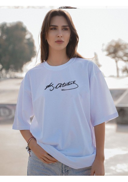 Mustafa Kemal Atatürk Imza Göğüs Baskılı Oversize Yarım Kollu Pamuk T-Shirt