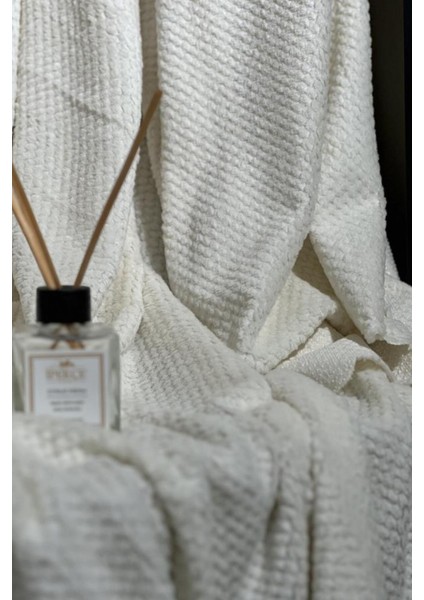 Elegance Pelüş Kaymaz Tabanlı Koltuk Örtüsü 170X215 cm Krem