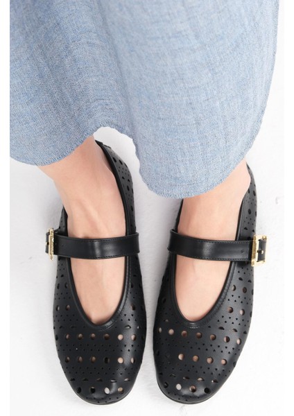 Norita Siyah Renk Lazerli Kadın Babet