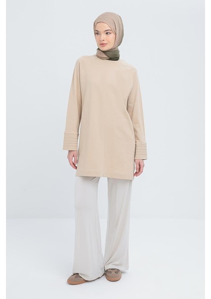 Bej-Manşeti Nervür Detaylı Yırtmaçlı Tunik