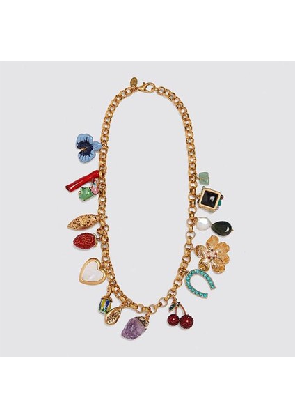 Vintage Kıyafetler Aynı Zamanda Klasik Olarak Da Bilinir ve Pazarlarda Satılır. (Yurt Dışından) fiyatları