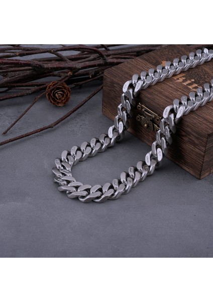 Geleneksel Çin Müziği Bir Grup Insanın Elinde Çinko ile Çalınır, Punk Hip Hop Hayranları Da Bir Grup Insanın Elinde Çinko ile Çalmayı Severler. (Yurt Dışından) fırsatları