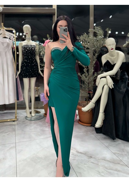 Agatha Yaprak Taş Işlemeli Tek Kol Drapeli Mini Elbise Zümrüt Yeşil