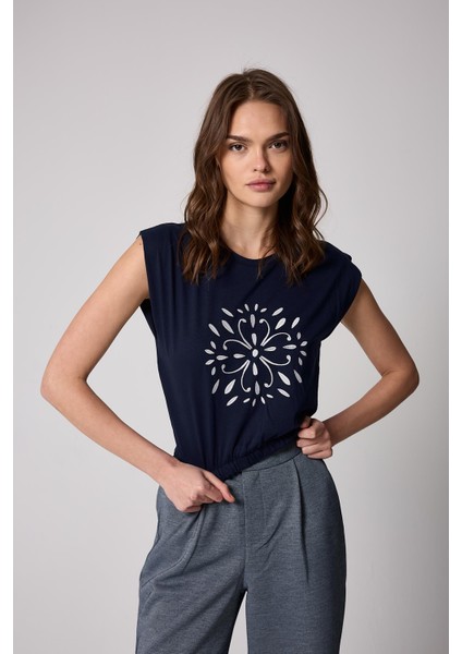 Kadın T-Shirt Lacivert Beli Lastikli Vatkalı Görünümlü Önü Nakışlı Basic - 2507