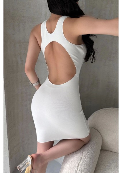 Kadın Beyaz Vücuda Oturan Sırt Dekolteli Mini Elbise indirimleri