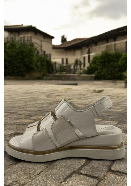 D25YS-5040 Krem Bej Simli Deri Tam Ortopedik Günlük Kadın Sandalet modelleri