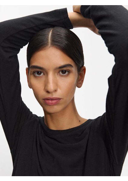 Uzun Kollu T-Shirt indirimleri