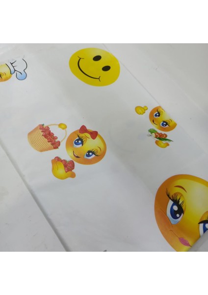 Muşamba Astarlı Kaydırmaz Tabanlı 140 cm x 89 cm Dikdörtgen Masa Örtüsü indirimleri