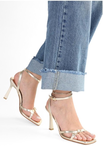Kadın Jolie Altın Parlak Kemer Detaylı Topuklu Ayakkabı