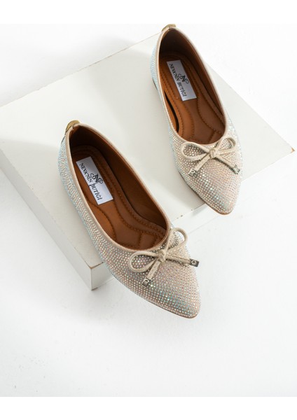 Serra Taşlı Fiyonk Detaylı Sivri Burun Düz Taban Günlük Babet