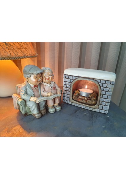 Retro Şömine Karşısında Kitap Okuyan Yaşlı Çift Dekoratif Obje Takımı modelleri