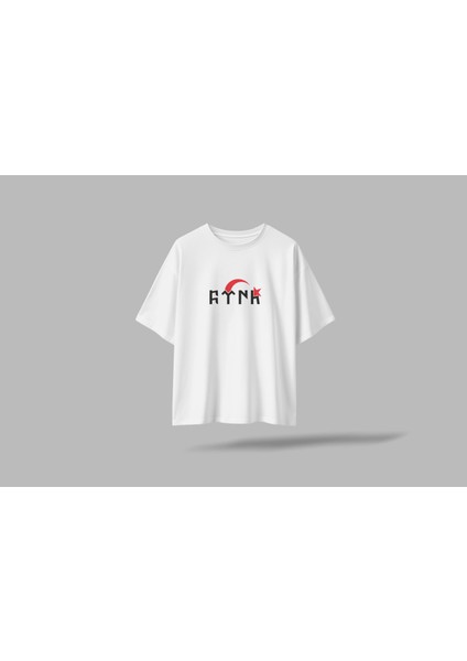 Göktürkçe Türk Yazısı ve Ay Yıldız Siyah Yazılı Tarihi Liderler Baskılı Oversize Unisex Beyaz T-Shirt