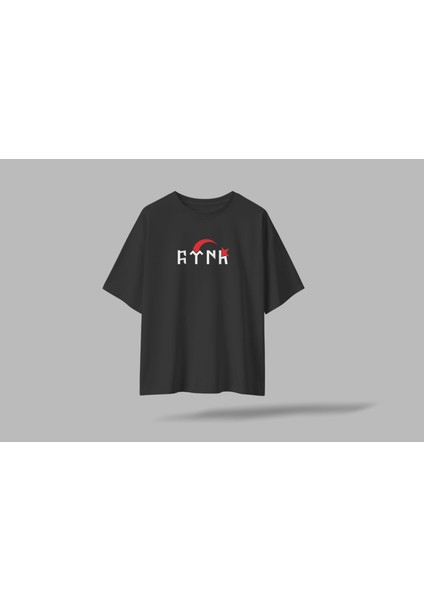 Göktürkçe Türk Yazısı ve Ay Yıldız Beyaz Yazılı Tarihi Liderler Baskılı Oversize Unisex Siyah T-Shirt