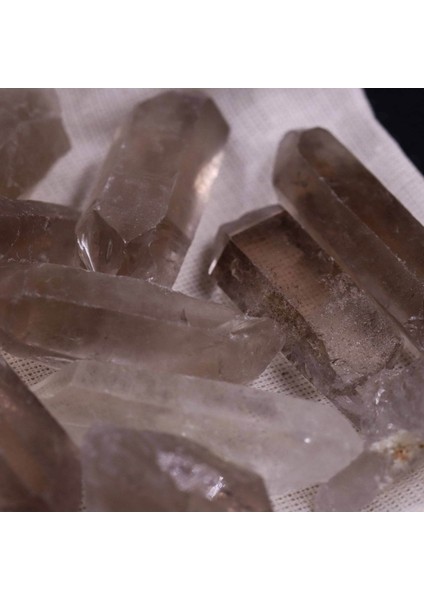 Dumanlı Kuvars Taşı Kazık Diş Meditasyon Işlenmemiş Doğal Taş Ham Kütle 15/25 gr