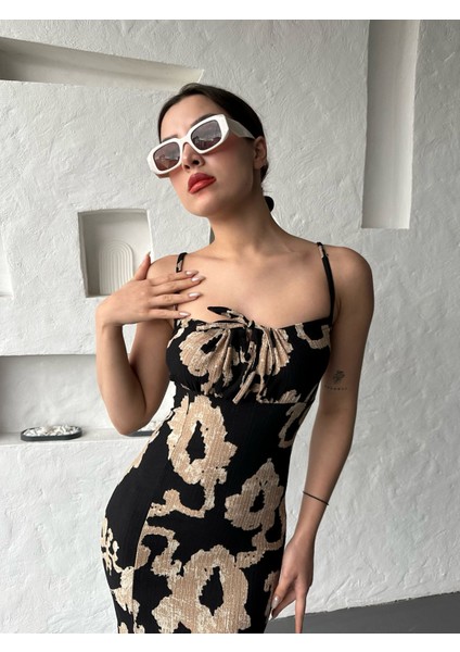 Siyah Desenli Gofret Göğüs Bağlamalı Askılı Elbise