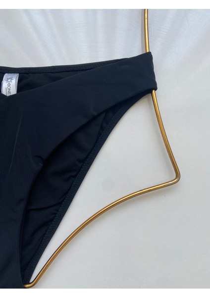 Siyah Dar Kalıp Ön V Kesim Çizgi Şerit Kalın Kenarlı Astarlı Bikini Altı fırsatları