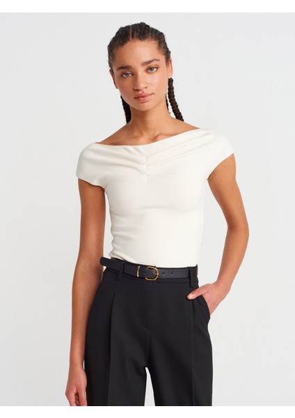 31718 Omuzları Açık Pile Detaylı Top-Taş