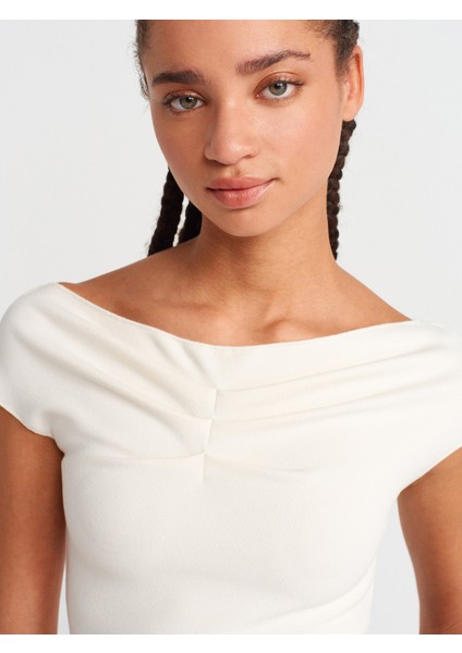 31718 Omuzları Açık Pile Detaylı Top-Taş modelleri