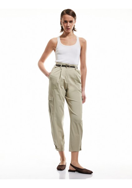 Pamuklu Yüksek Bel Kargo Cep Detaylı Kısa Jogger Pantolon