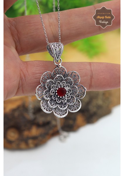 Yakut Taşlı Çiçek Model Oksitli Telkari Kadın Gümüş Kolye 201023920 fırsatları