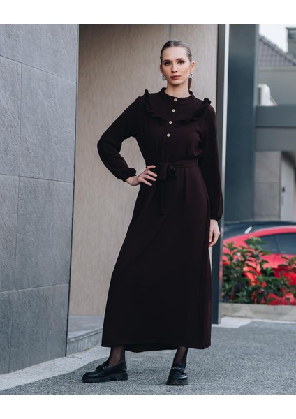 Kadın Kahverengi Önü Düğmeli Kuşaklı Yakası Fırfırlı Jessica Ayrobin Elbise Şık