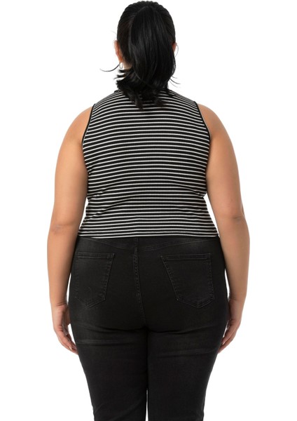 Büyük Beden Ince Çizgili Kısa Siyah Body