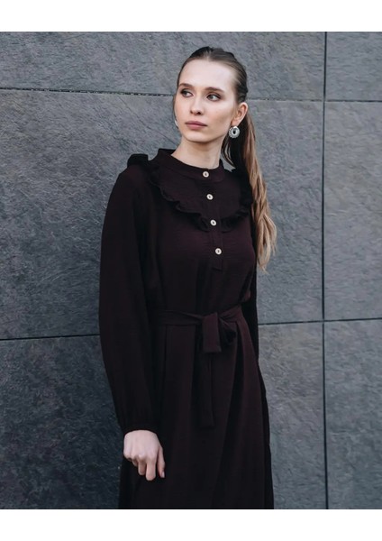 Kadın Kahverengi Önü Düğmeli Kuşaklı Yakası Fırfırlı Jessica Ayrobin Elbise Şık