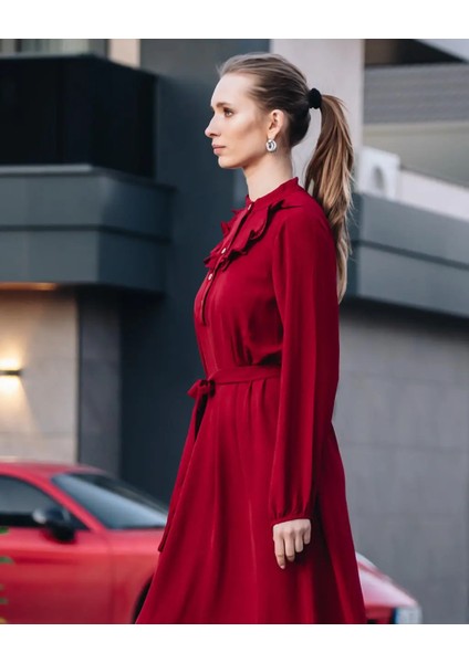 Kadın Bordo Önü Düğmeli Kuşaklı Yakası Fırfırlı Jessica Ayrobin Elbise Şık