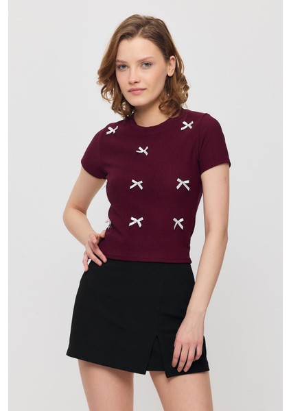 2202 Kurdele Detay Kısa Kol Tişört Bordo