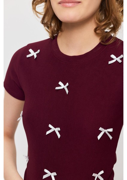 2202 Kurdele Detay Kısa Kol Tişört Bordo fırsatları