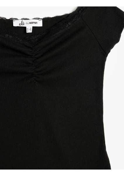 Dantel Detaylı Slim Fit Kısa Kollu Tişört