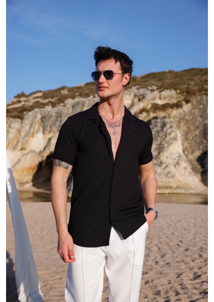 Erkek Siyah Renk Burgu Desen Kısa Kol Gömlek