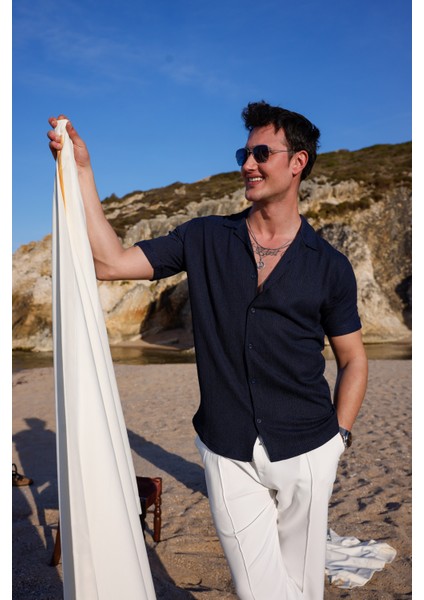 Erkek Lacivert Renk Burgu Desen Kısa Kol Gömlek