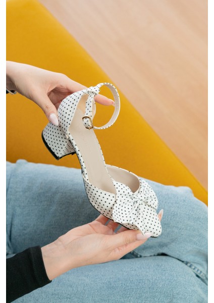 Toli Beyaz Puantiye Fiyonklu ( 5 cm Topuklu ) Günlük Kullanım Ayakkabı modelleri