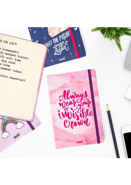 Desenli Sert Kapak Lastikli Defter A5