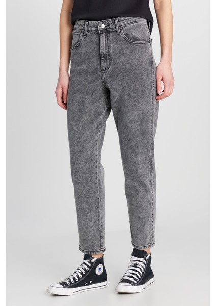 Mom Fit Yüksek Bel Dar Paça Açık Gri Pamuklu Esnek Jean Denim Pantolon modelleri