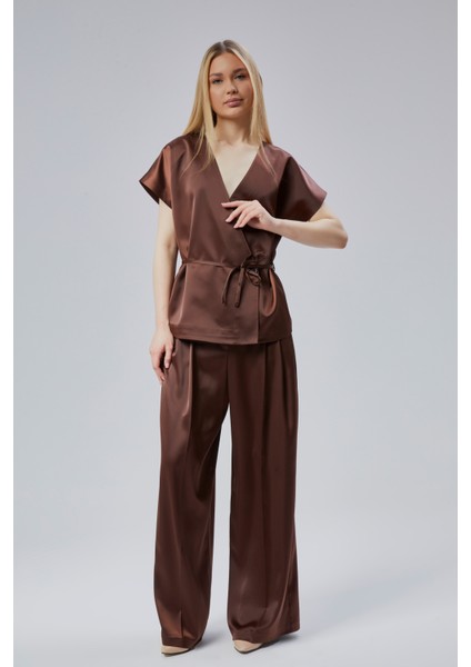 Kadın V Yaka Saten Kemerli Bluz ve Pantolon Takım modelleri