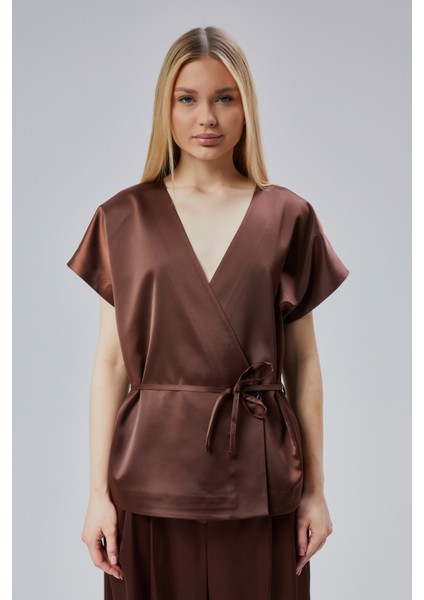 Kadın V Yaka Saten Kemerli Bluz ve Pantolon Takım indirimleri